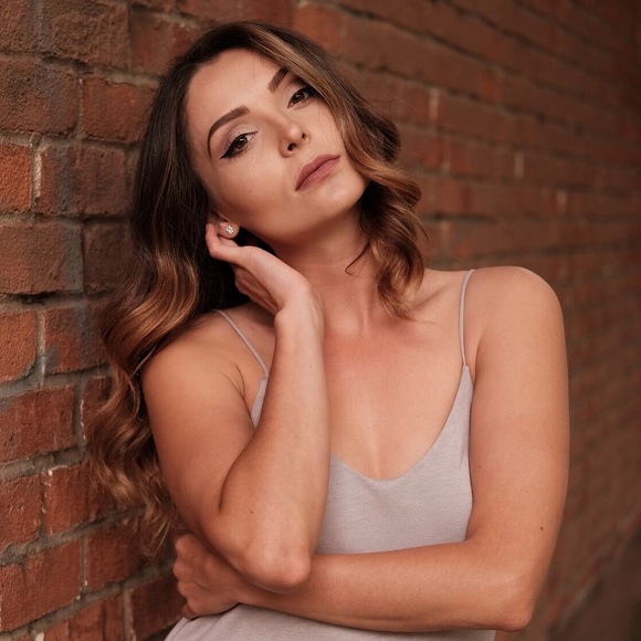 Meet your Posher, Jennifer - Picture 1 of 1